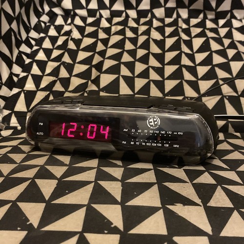 Clock radio alarm model - clock, am/fm