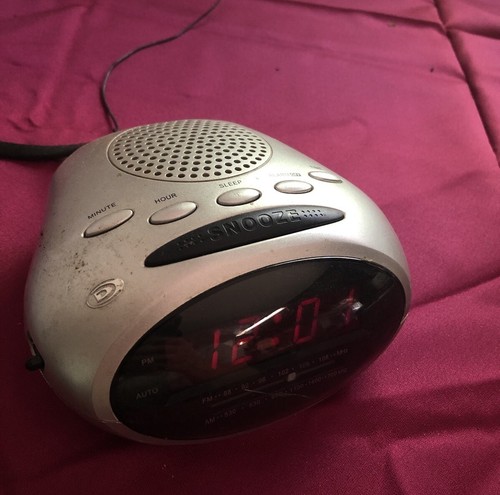 Durabrand digital alarm - durabrand, am/fm