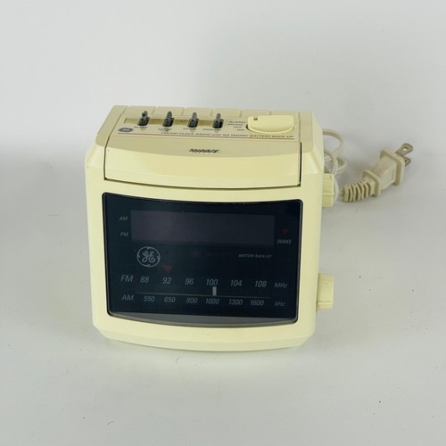 Vintage clock radio - ge, fm/am